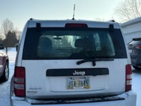 Used 2012 Jeep Liberty Sport image 10