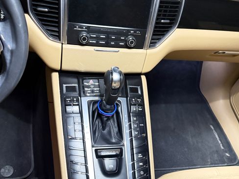 Used 2017 Porsche Macan AWD/4WD image 5
