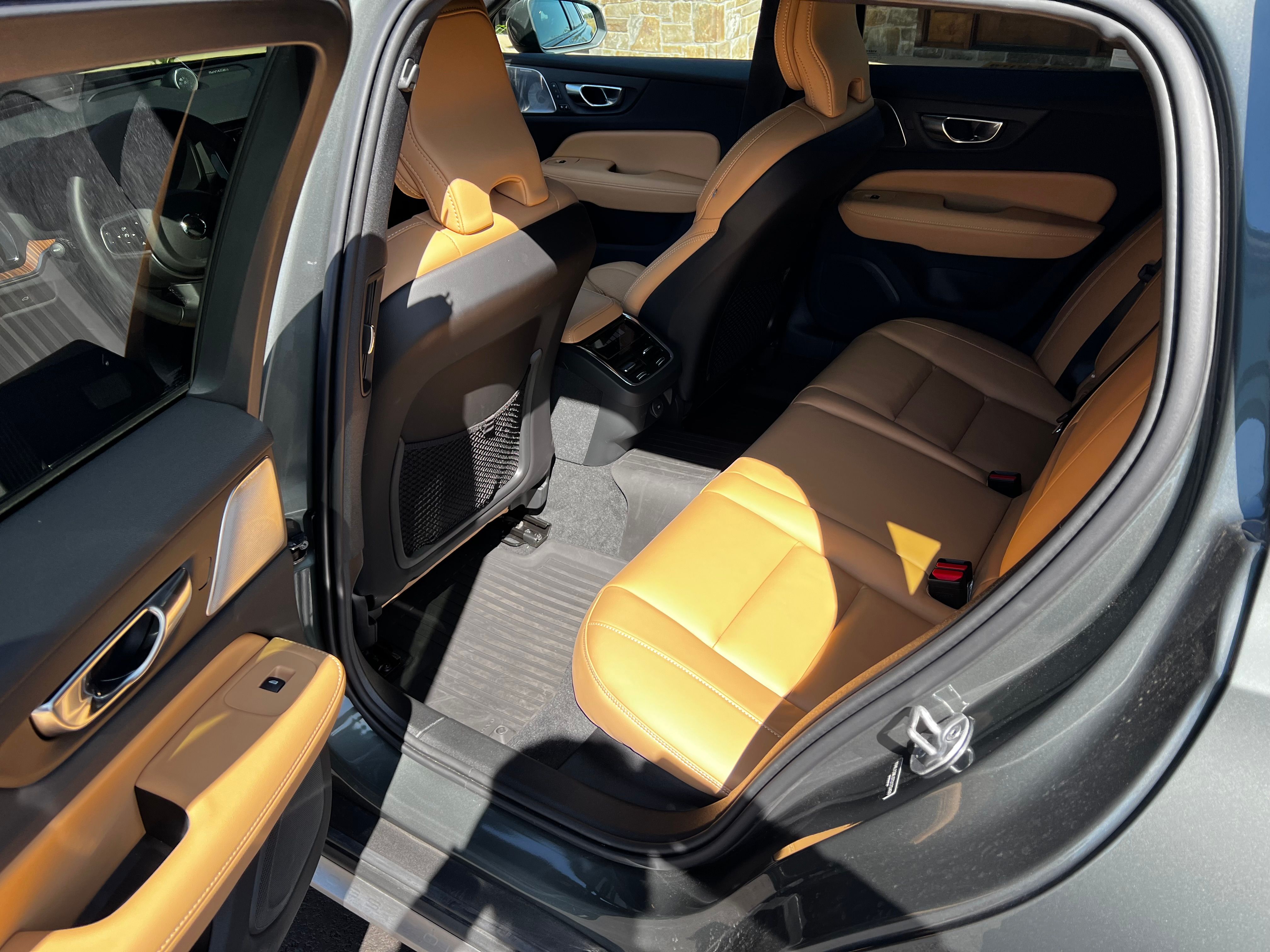 Used 2026 Volvo V60 B5 Cross Country Ultra w/ Protection Package Premier AWD/4WD image 9