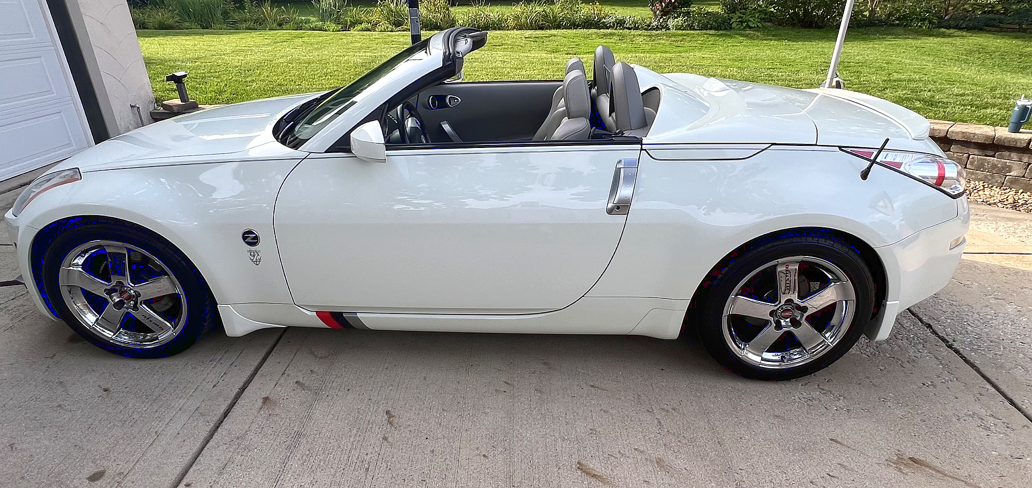 Used 2004 Nissan 350Z Touring RWD image 1