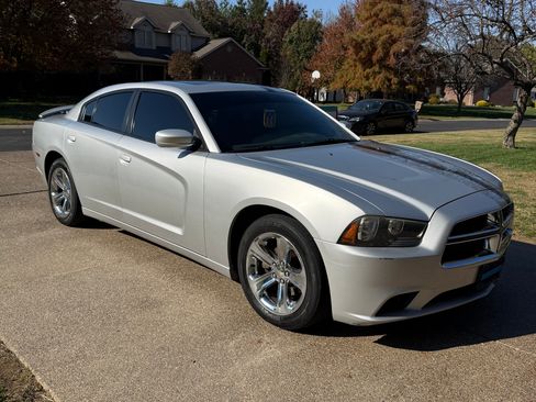 Used 2012 Dodge Charger SXT w/ Rallye Appearance Group image 2