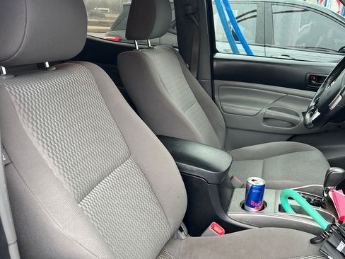 Used 2014 Toyota Tacoma PreRunner w/ SR5 Package image 4