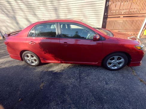 Used 2011 Toyota Corolla S image 11