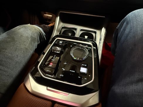 Used 2024 BMW 760i xDrive w/ Executive Package image 14