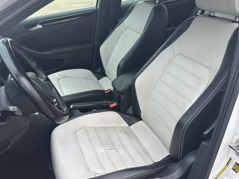 Used 2015 Volkswagen Jetta Sport image 9