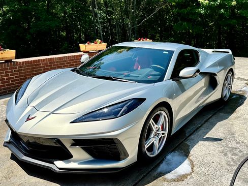 Used 2021 Chevrolet Corvette Stingray Preferred Cpe w/ Z51 Performance Package image 4