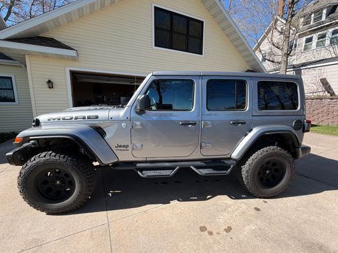 Used 2019 Jeep Wrangler Unlimited Sahara w/ Quick Order Package 24M Moab AWD/4WD image 4