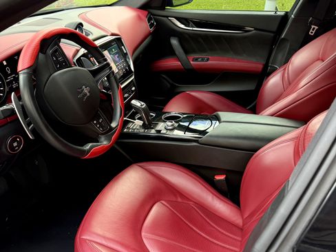 Used 2022 Maserati Ghibli Modena image 4