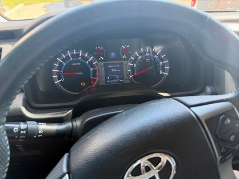 Used 2017 Toyota 4Runner Limited AWD/4WD image 9