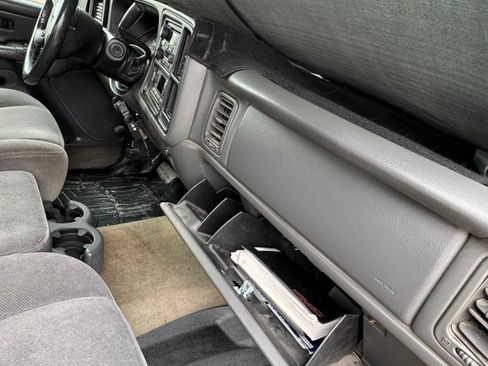 Used 2005 GMC Sierra 2500 SLE w/ Heavy-Duty Power Package image 29