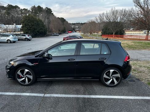 Used 2020 Volkswagen GTI S image 10