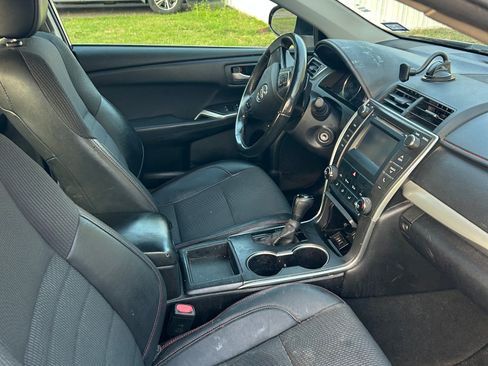 Used 2017 Toyota Camry SE image 11