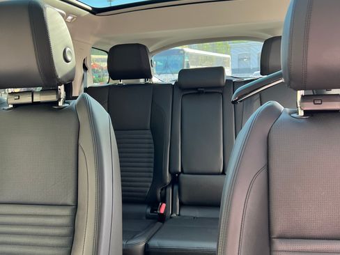 Used 2023 Land Rover Discovery Sport S image 20