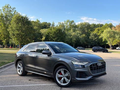 Used 2019 Audi Q8 Prestige w/ Luxury Package AWD/4WD image 2