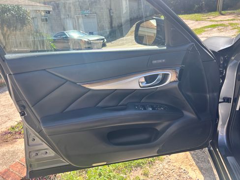 Used 2018 INFINITI Q70 L 3.7 w/ Sensory Package image 12