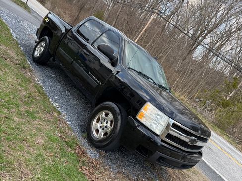Used 2008 Chevrolet Silverado 1500 LT w/ Suspension Package, Off-Road image 1
