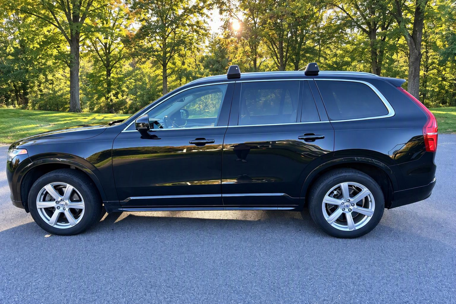 Used 2023 Volvo XC90 B5 Core w/ Protection Package Premier AWD/4WD image 1