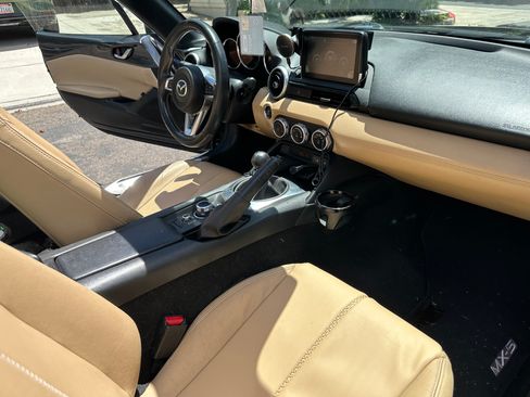 Used 2016 MAZDA MX-5 Miata Grand Touring RWD image 17