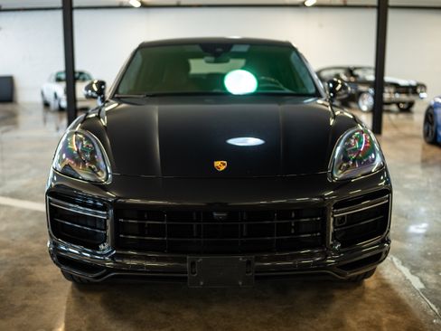 Used 2021 Porsche Cayenne Turbo S image 9