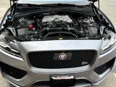Used 2020 Jaguar F-PACE SVR image 6