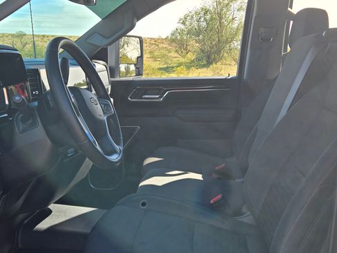 Used 2024 Chevrolet Silverado 2500 LT w/ Convenience Package image 22