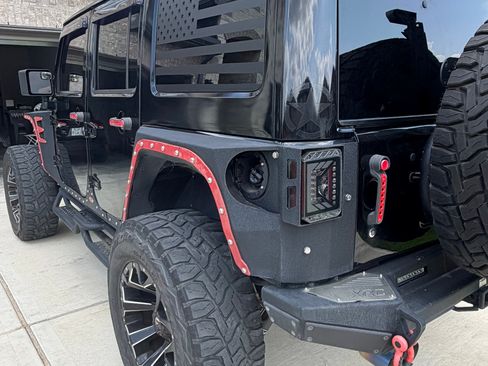 Used 2015 Jeep Wrangler Unlimited Sahara AWD/4WD image 11