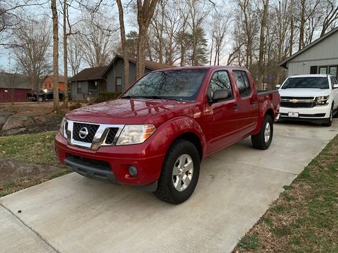 Used 2012 Nissan Frontier SV image 1