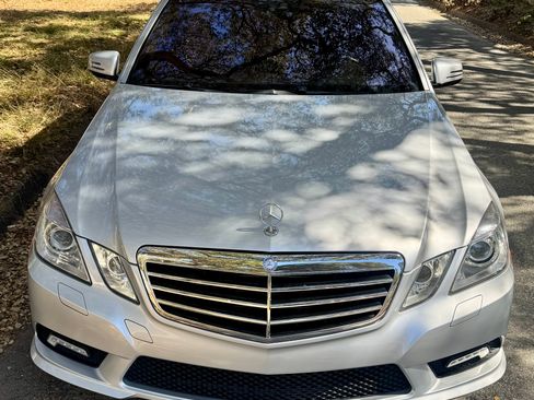 Used 2011 Mercedes-Benz E 550 Sedan image 4