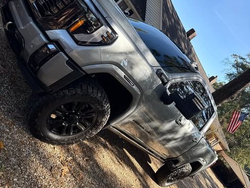 Used 2024 GMC Sierra 2500 Denali Ultimate image 5