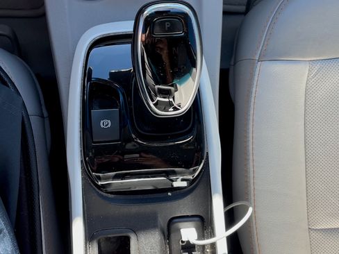 Used 2019 Chevrolet Bolt Premier w/ Infotainment Package image 14