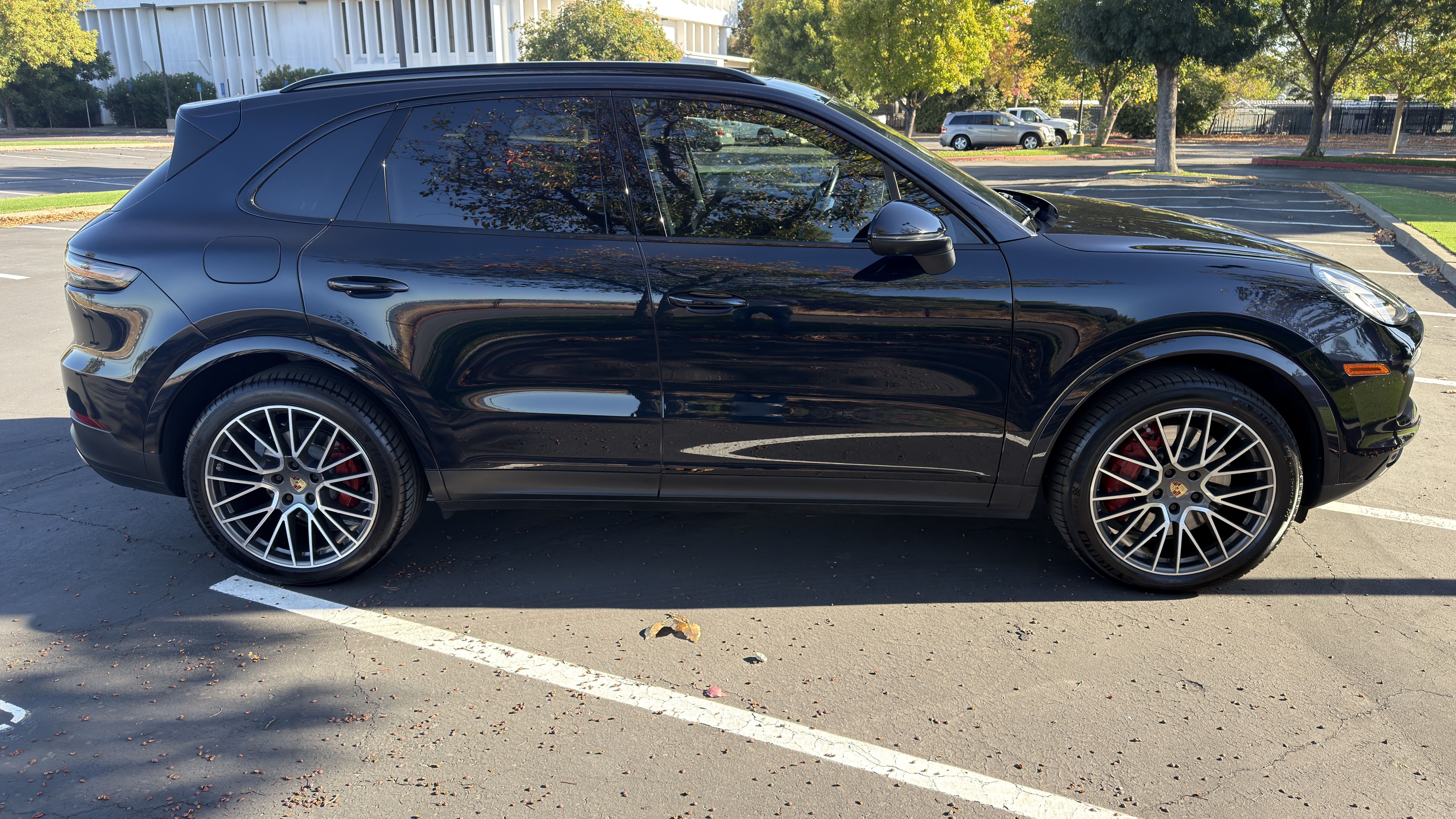 Used 2023 Porsche Cayenne w/ Premium Package AWD/4WD image 13