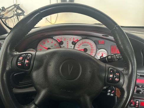 Used 2004 Pontiac Bonneville GXP image 15