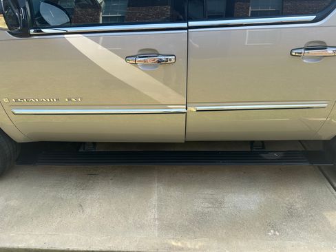 Used 2007 Cadillac Escalade EXT w/ Information Package image 21