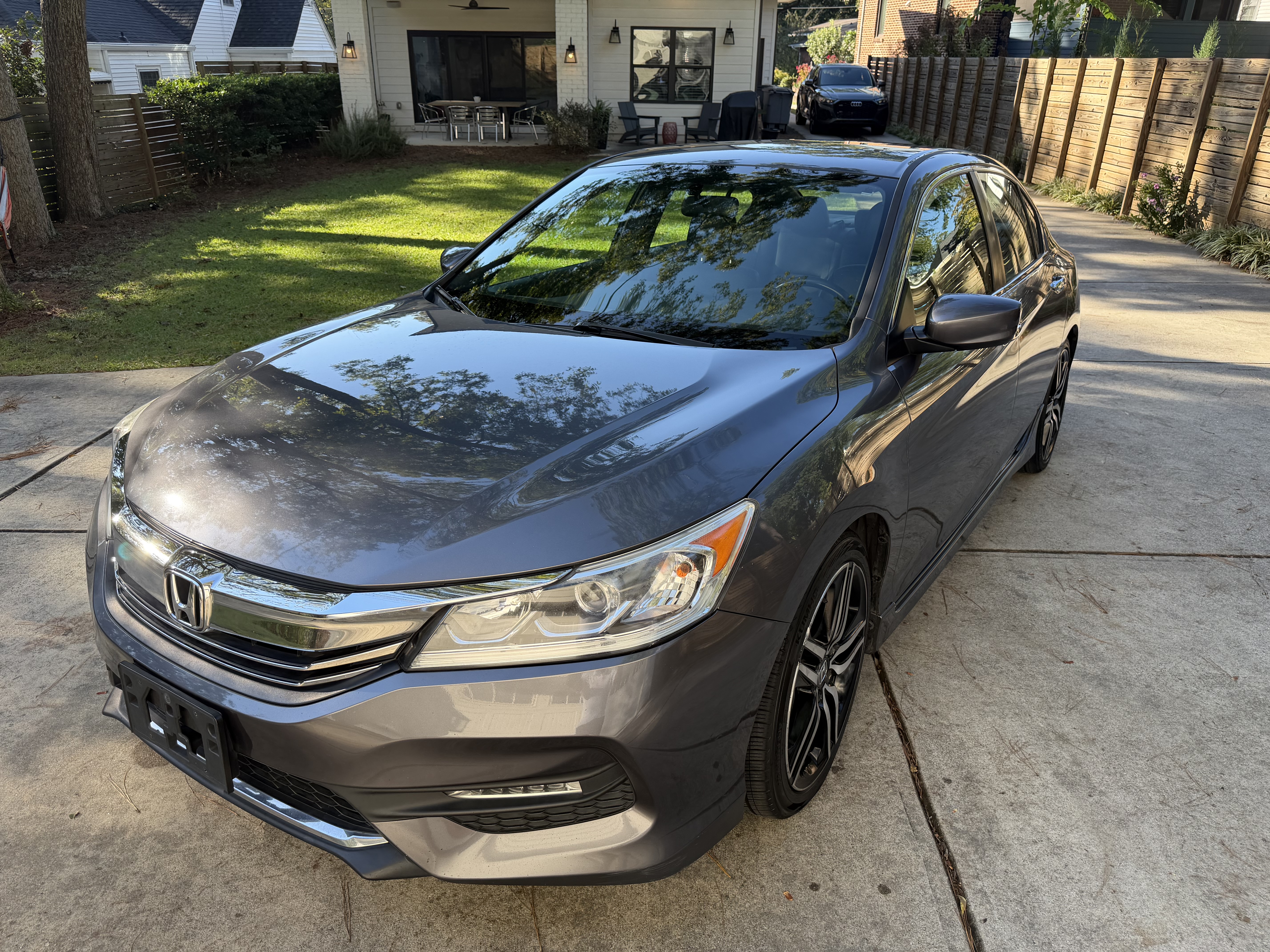 Used 2017 Honda Accord Sport Special Edition image 2