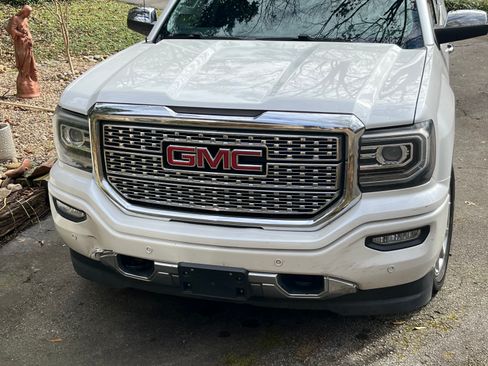 Used 2018 GMC Sierra 1500 Denali image 2