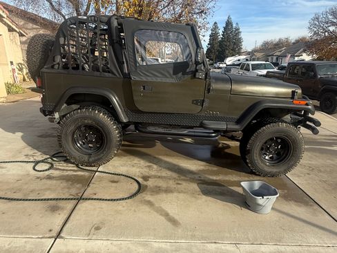 Used 1993 Jeep Wrangler S image 8