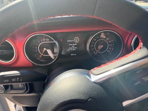 Used 2023 Jeep Gladiator Rubicon w/ Trailer Tow Package image 9