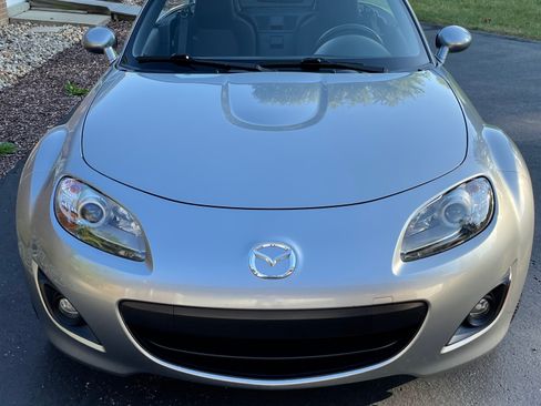 Used 2010 MAZDA MX-5 Miata Sport w/ Convenience Pkg RWD image 9