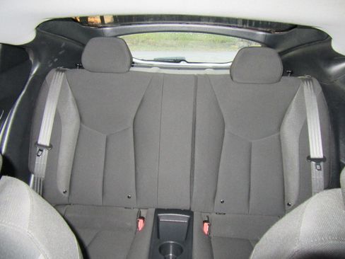 Used 2016 Hyundai Veloster image 14