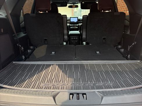 Used 2023 Ford Explorer Platinum w/ Equipment Group 601A AWD/4WD image 16