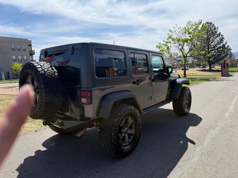 Used 2018 Jeep Wrangler Unlimited Rubicon AWD/4WD image 5