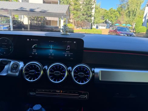 Used 2022 Mercedes-Benz GLB 250 4MATIC image 12