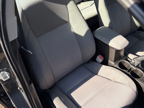 Used 2014 Toyota Corolla LE image 17