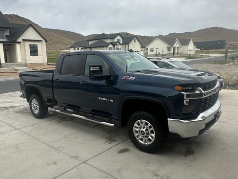 Used 2022 Chevrolet Silverado 2500 LT w/ All Star Edition AWD/4WD image 2