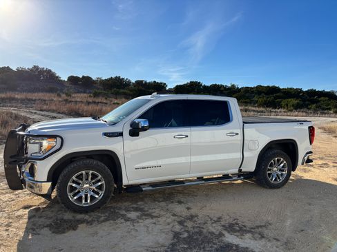Used 2021 GMC Sierra 1500 SLT w/ X31 Off-Road Package image 11