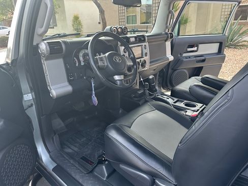 Used 2009 Toyota FJ Cruiser 4WD image 18