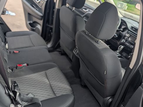 Used 2017 Nissan Rogue S image 4