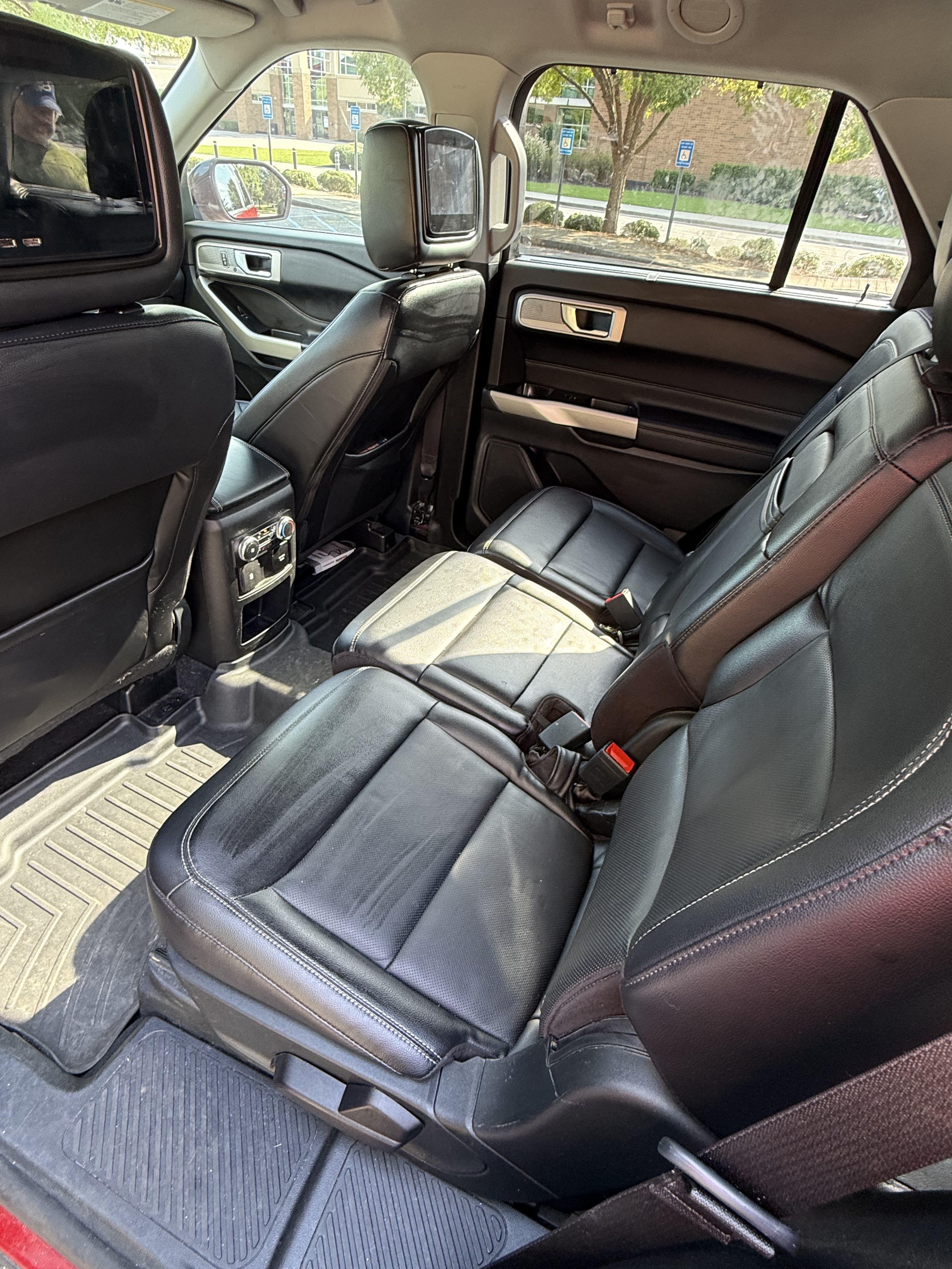 Used 2021 Ford Explorer Limited w/ Equipment Group 301A RWD image 8