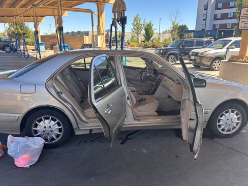 Used 2000 Mercedes-Benz E 320 Sedan image 9