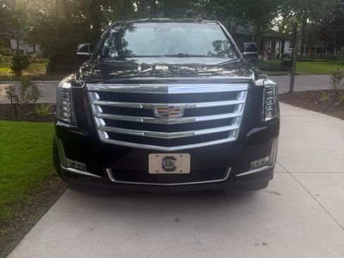 Used 2020 Cadillac Escalade Premium Luxury AWD/4WD image 1